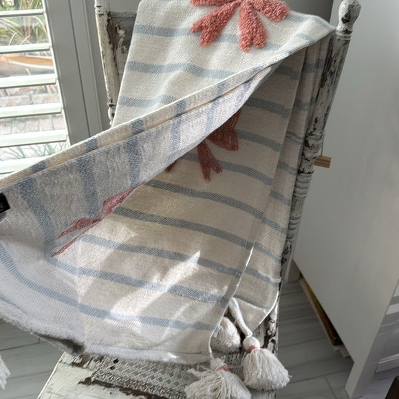 Rachel Zoe | Tufted Bows Oversized Decorative Throw w/Tassels | 50x 70 NWT - Picture 5 of 5